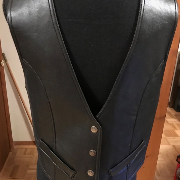 Amilano Vest - Picture 1 of 3